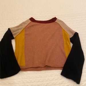 womens sweater size small. never worn.